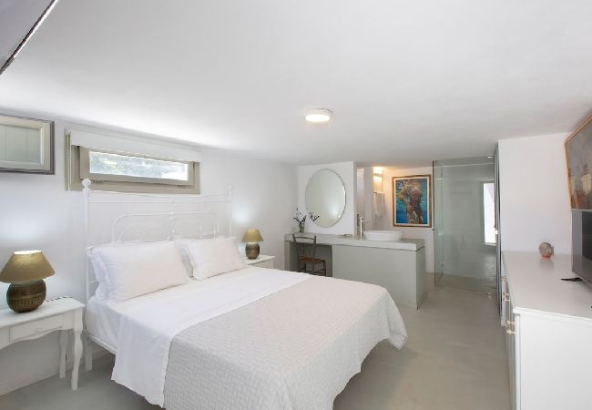 Villa in Ampelas - Elegant villa, sea views, designer renovation  Villa in Ampelas - Elegant villa, sea views, designer renovation