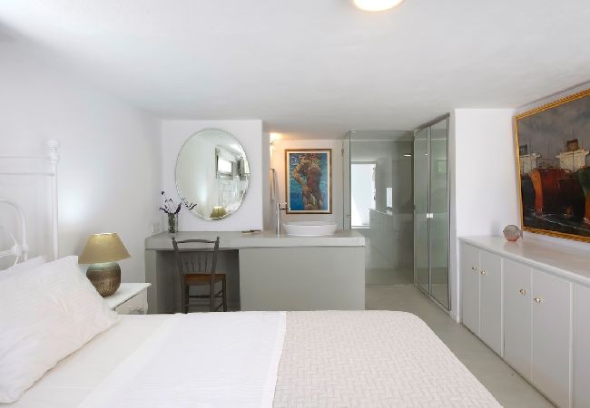 Villa in Ampelas - Elegant villa, sea views, designer renovation  Villa in Ampelas - Elegant villa, sea views, designer renovation