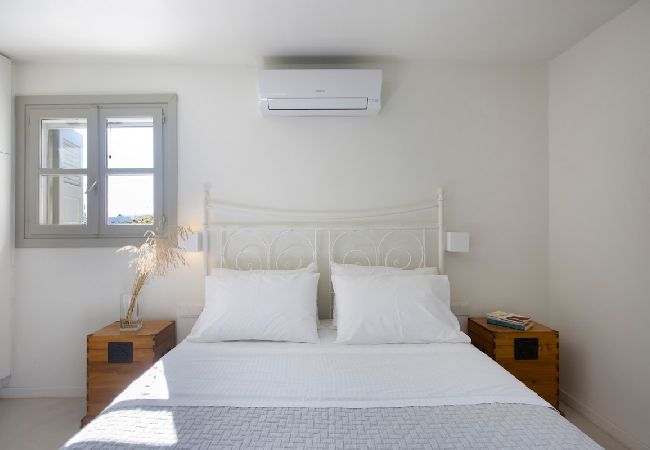 Villa in Ampelas - Elegant villa, sea views, designer renovation  Villa in Ampelas - Elegant villa, sea views, designer renovation