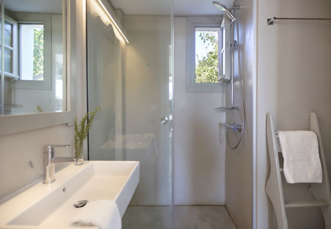 Villa in Ampelas - Elegant villa, sea views, designer renovation 