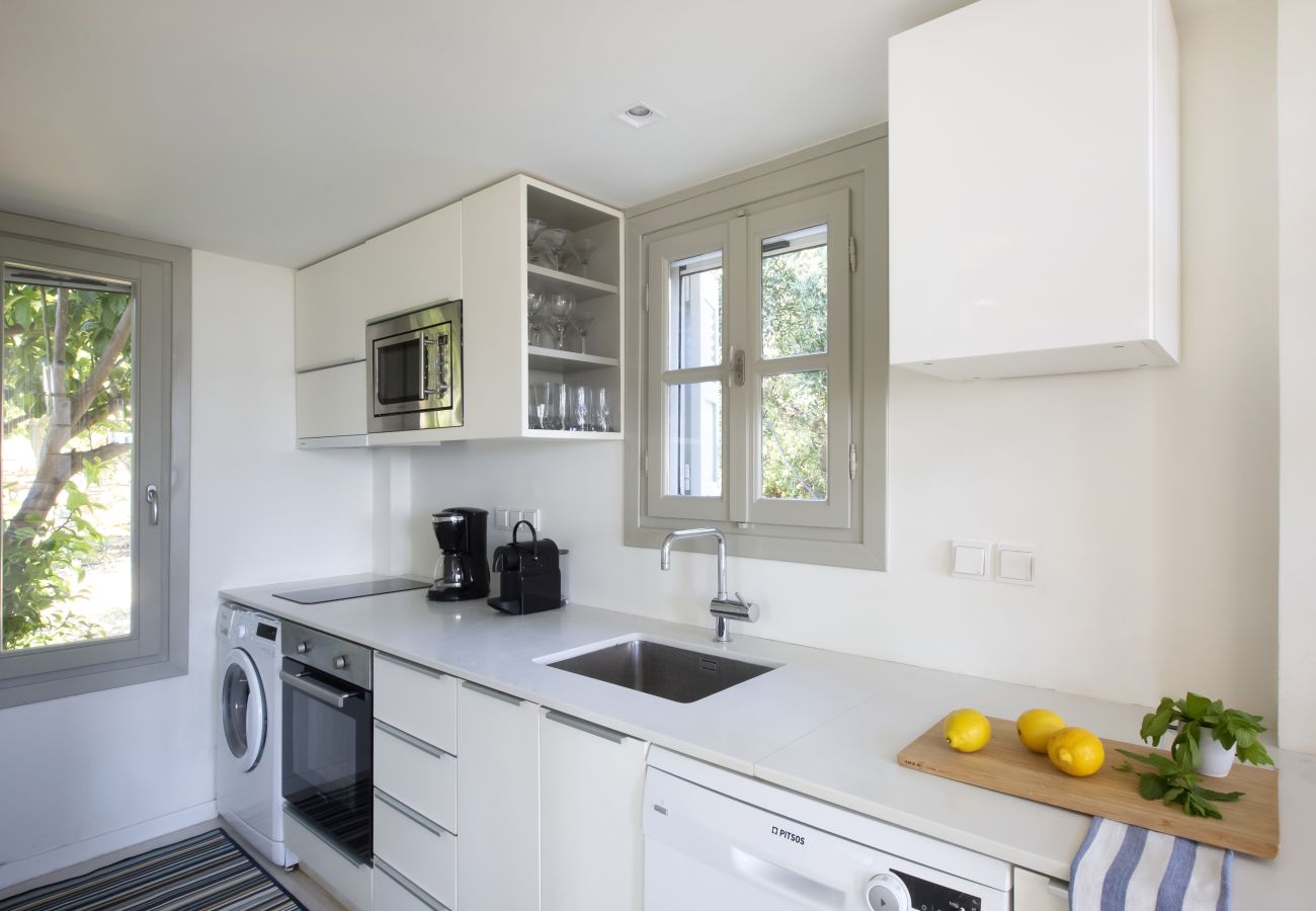 Villa in Ampelas - Elegant villa, sea views, designer renovation 