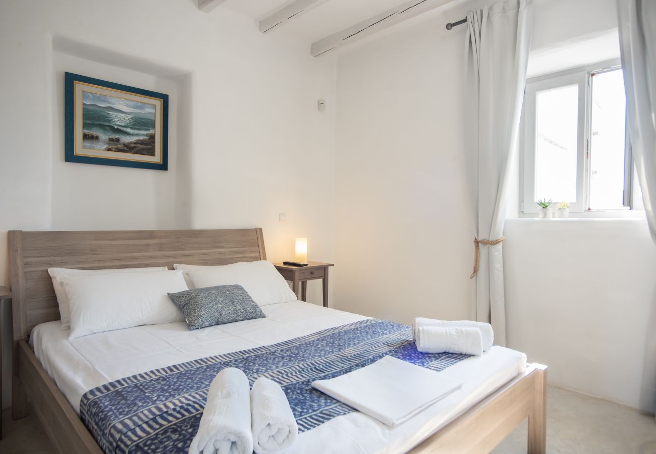 Villa in Isterni - Gorgeous island villa with plunge pool & sea views 