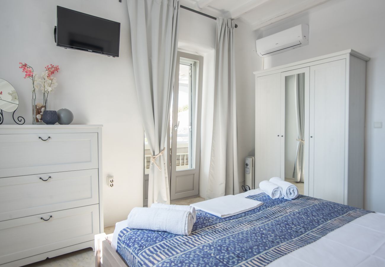Villa in Isterni - Gorgeous island villa with plunge pool & sea views 