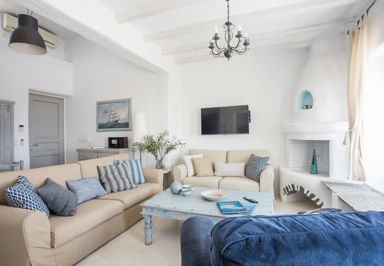 Villa in Isterni - Gorgeous island villa with plunge pool & sea views 
