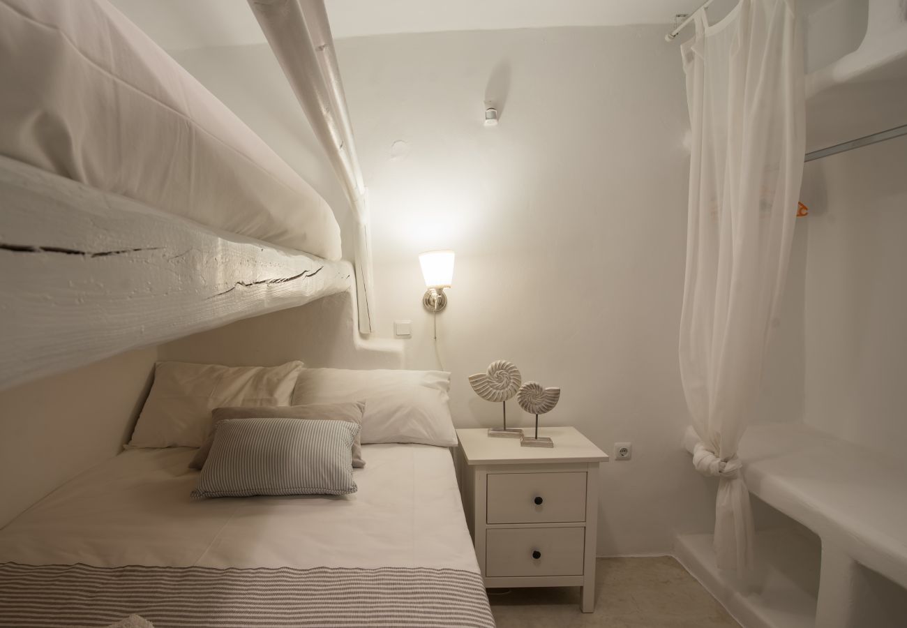Villa in Isterni - Gorgeous island villa with plunge pool & sea views 