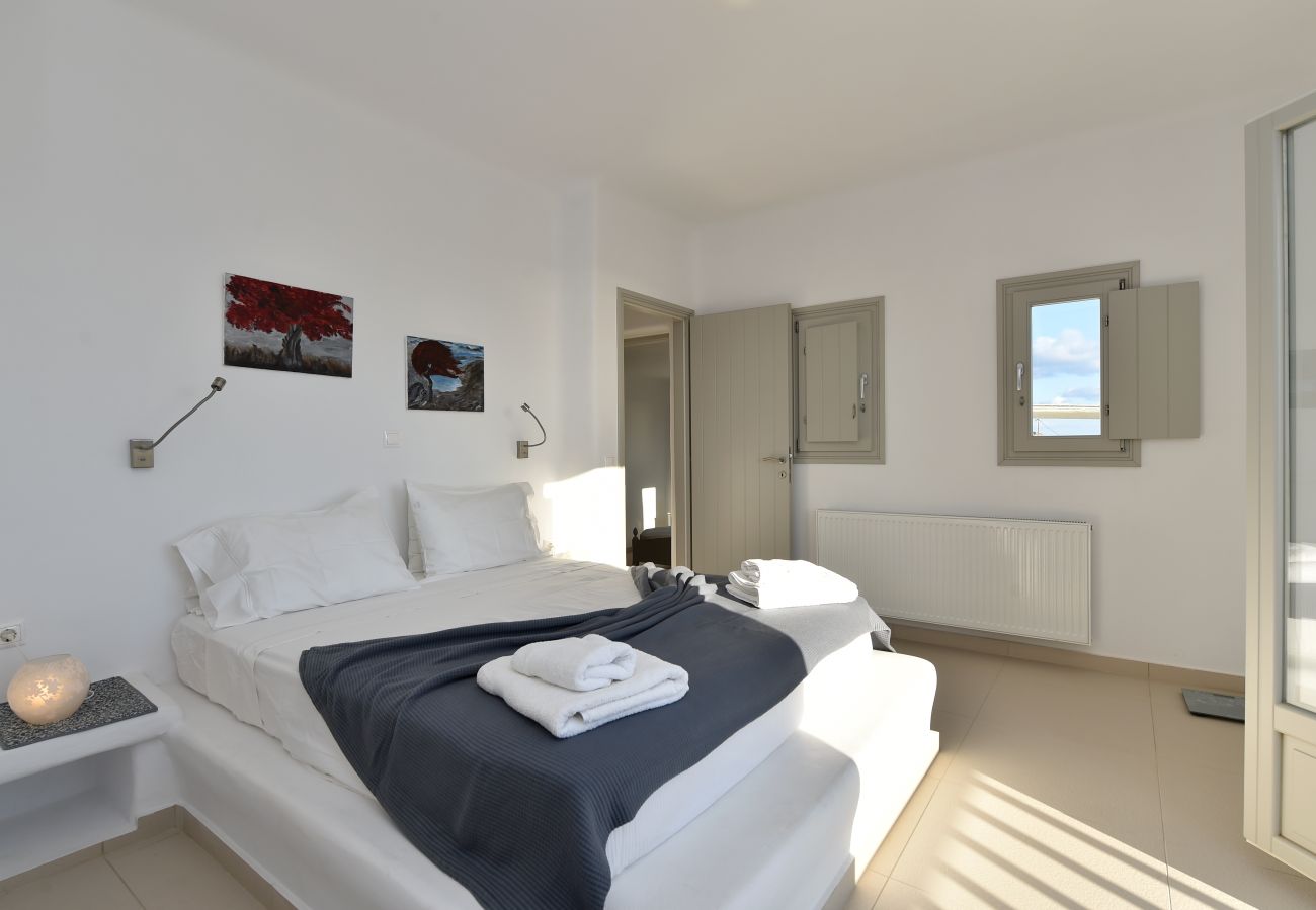 Villa in Naousa - Gorgeous pool villa, stunning sea views, helipad! 