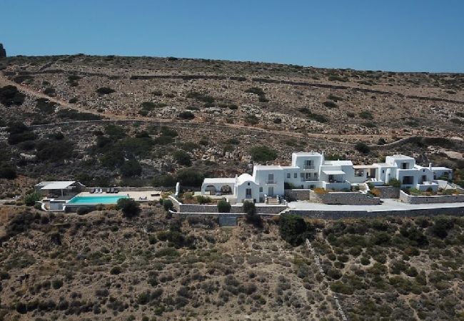 Villa in Naousa - Panoramic three villa complex with helipad 