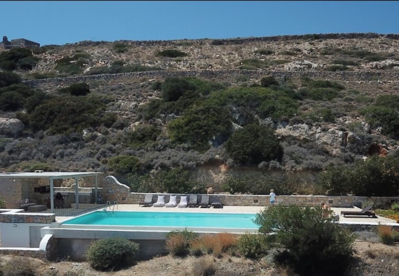 Villa in Naousa - Panoramic three villa complex with helipad 