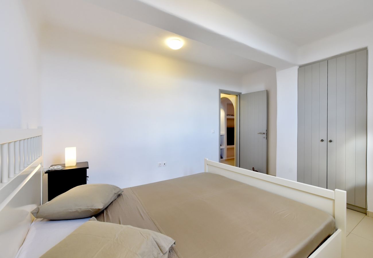 Villa in Naousa - Panoramic three villa complex with helipad 