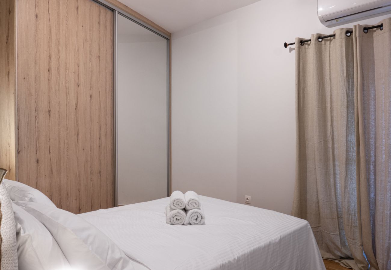 Apartment in Vyronas - Colorful, Bright, Spacious, 2BR APT in Vyronas