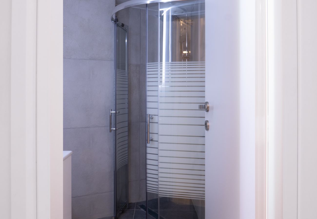 Apartment in Vyronas - Colorful, Bright, Spacious, 2BR APT in Vyronas