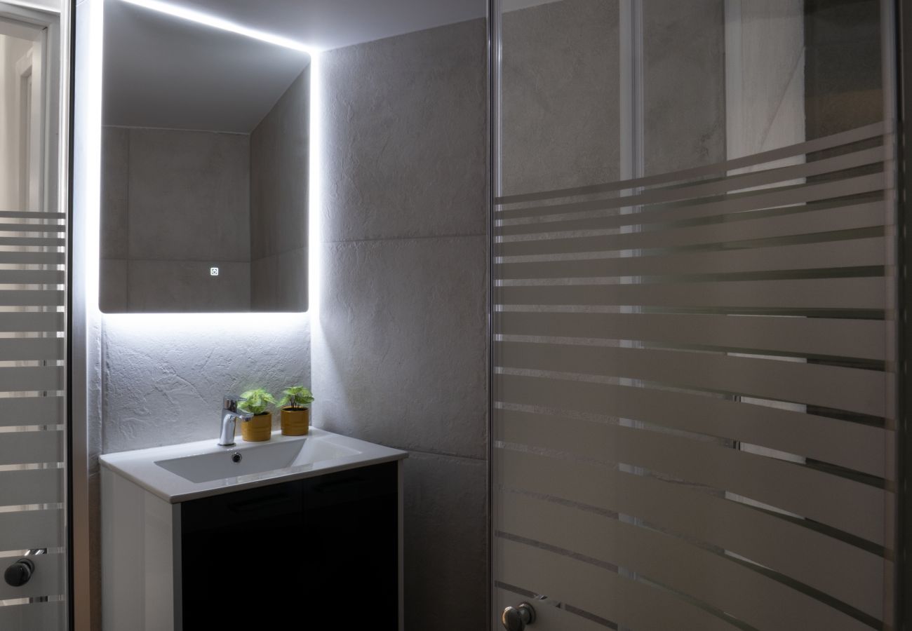 Apartment in Vyronas - Colorful, Bright, Spacious, 2BR APT in Vyronas