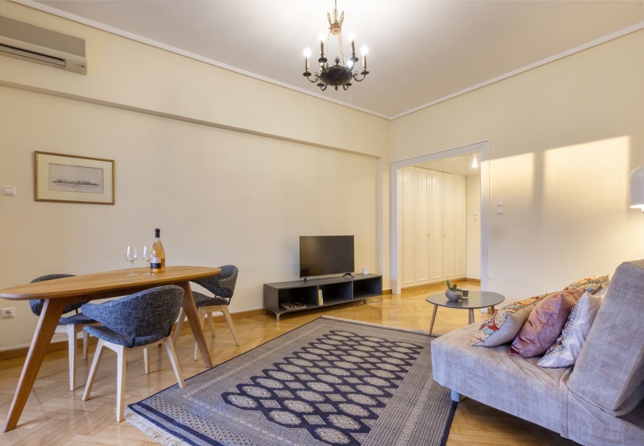 Apartment in Athens - An aristocratic 1 BR in the heart of Athens.