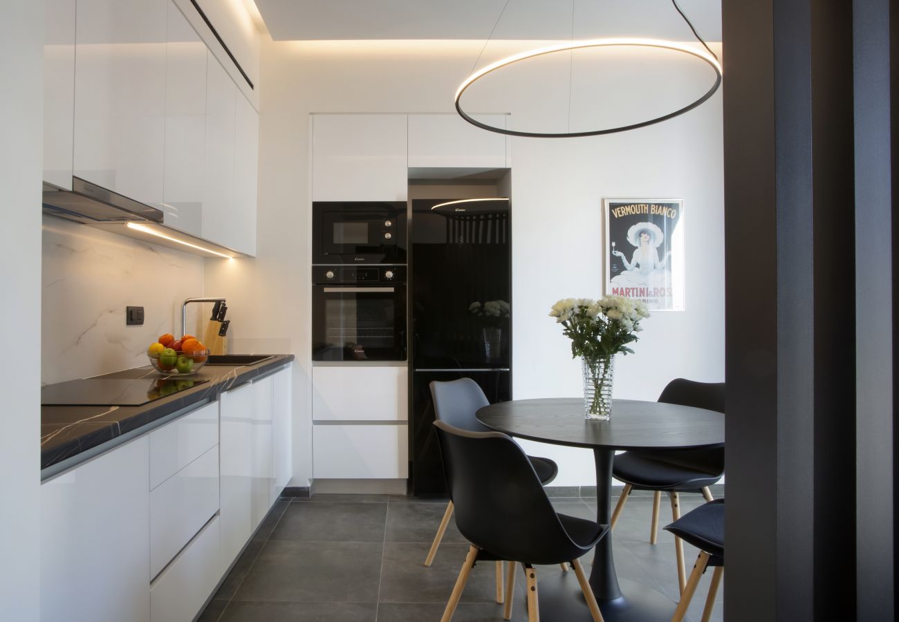 Apartment in Athens - Bright top floor Koukaki apartment