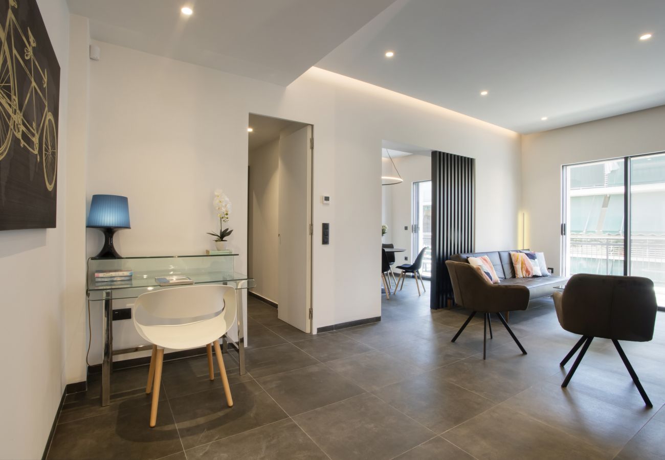 Apartment in Athens - Bright top floor Koukaki apartment