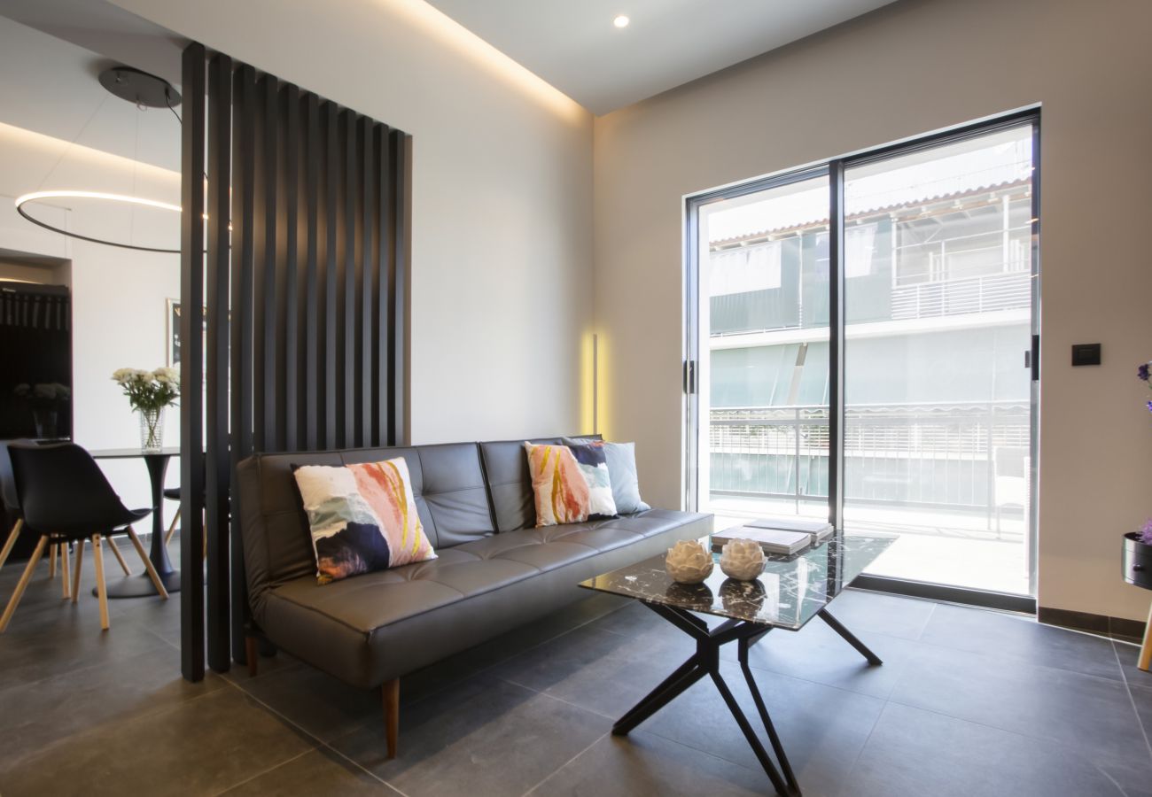 Apartment in Athens - Bright top floor Koukaki apartment