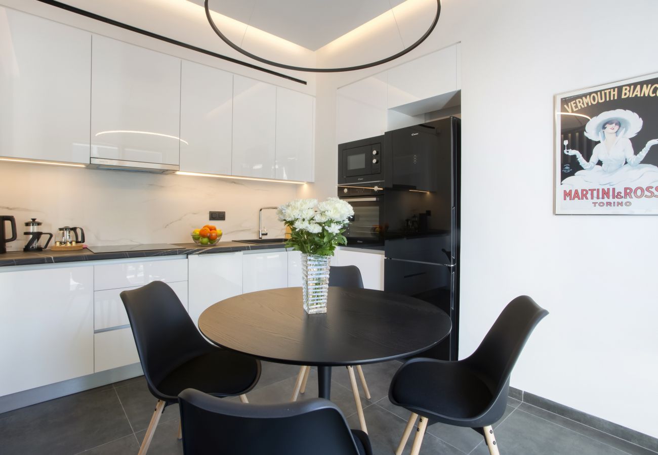 Apartment in Athens - Bright top floor Koukaki apartment