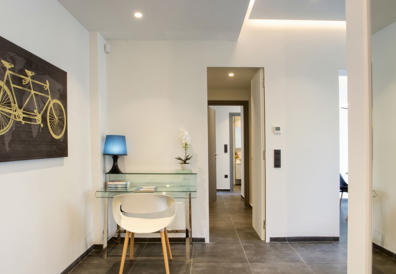 Apartment in Athens - Bright top floor Koukaki apartment