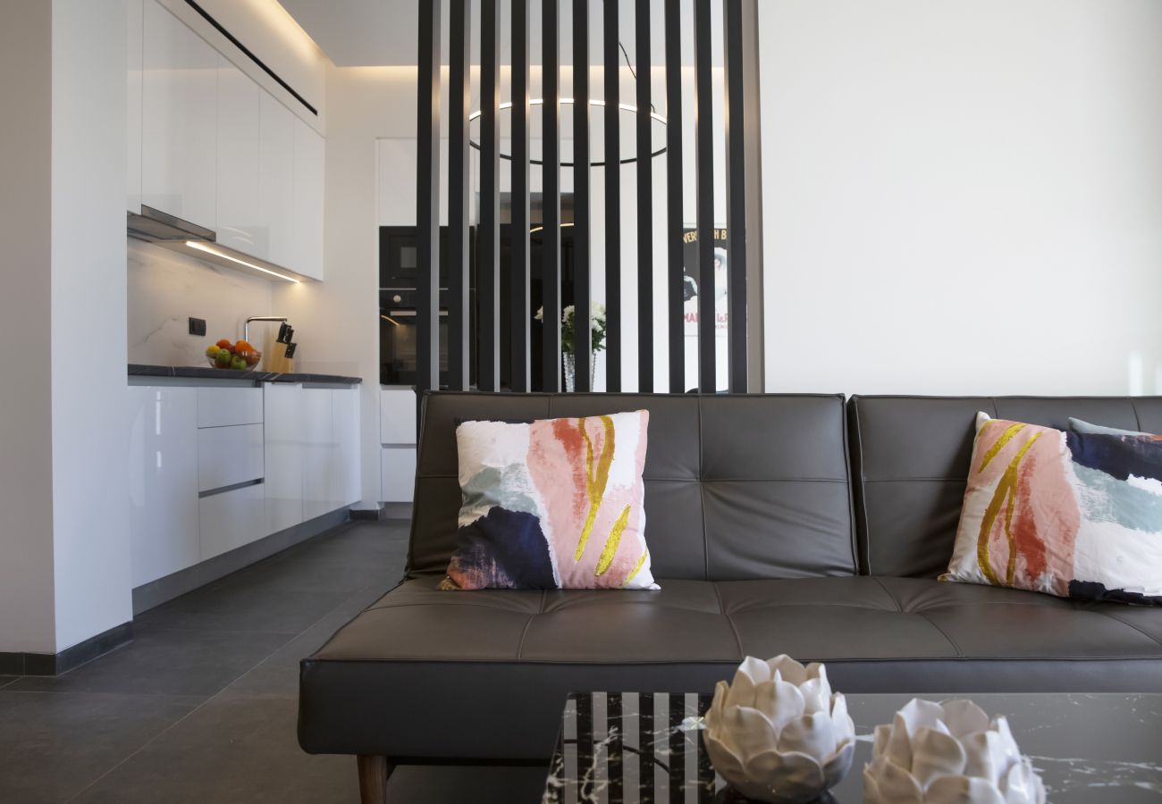 Apartment in Athens - Bright top floor Koukaki apartment