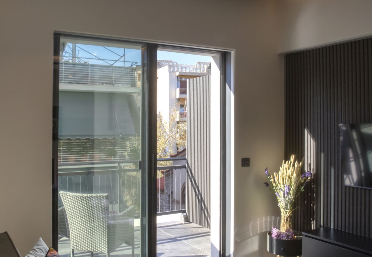 Apartment in Athens - Bright top floor Koukaki apartment