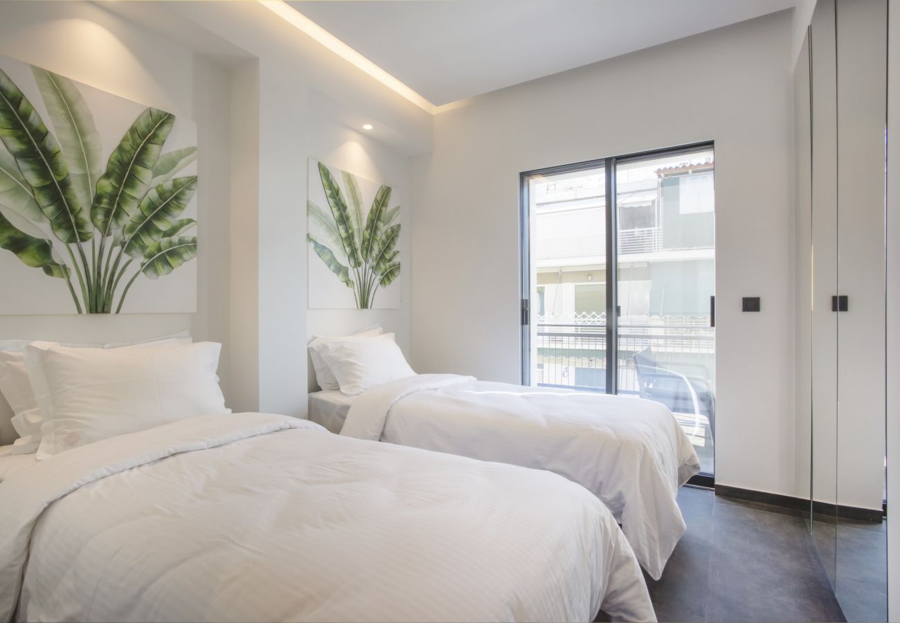 Apartment in Athens - Bright top floor Koukaki apartment