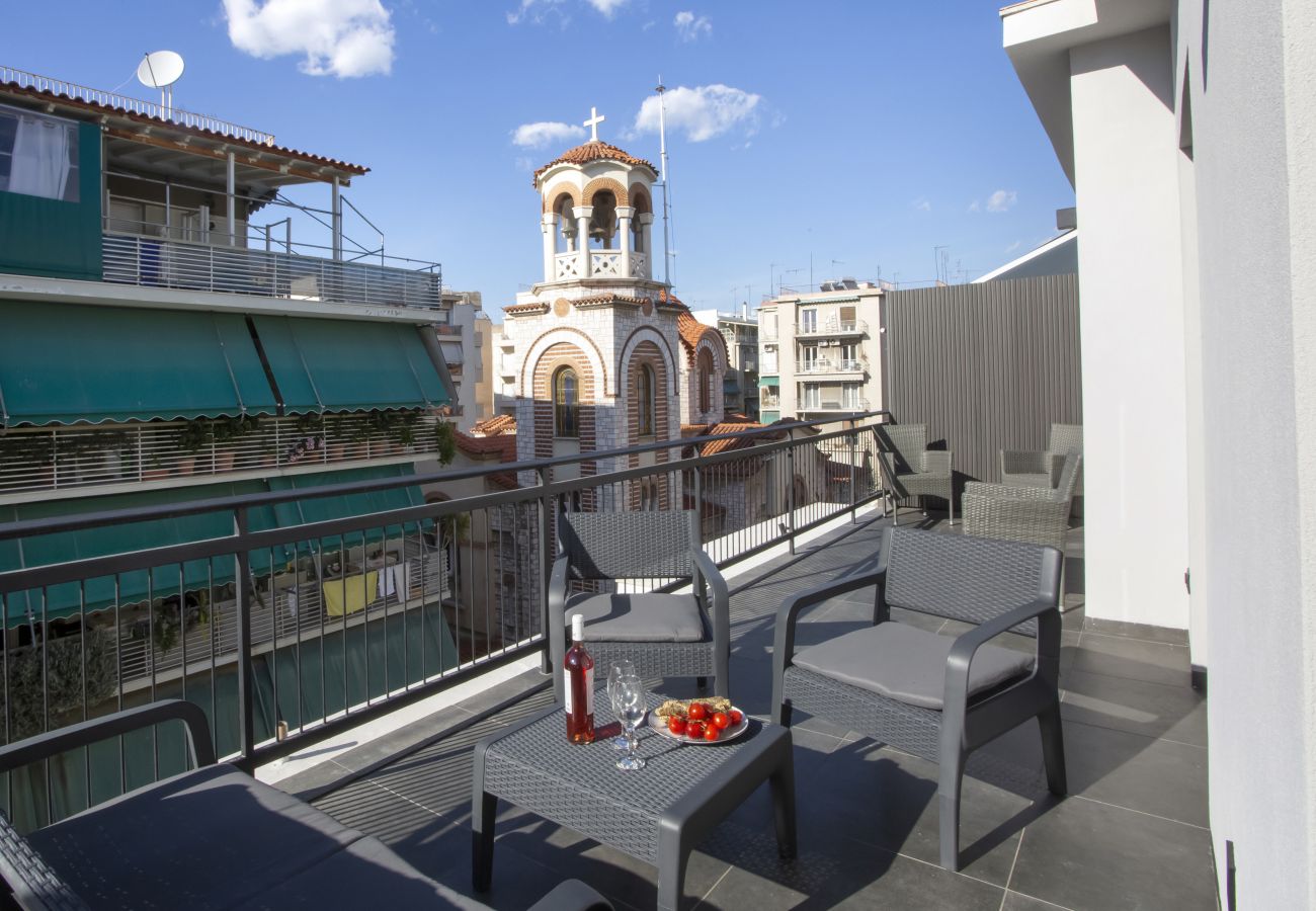 Apartment in Athens - Bright top floor Koukaki apartment