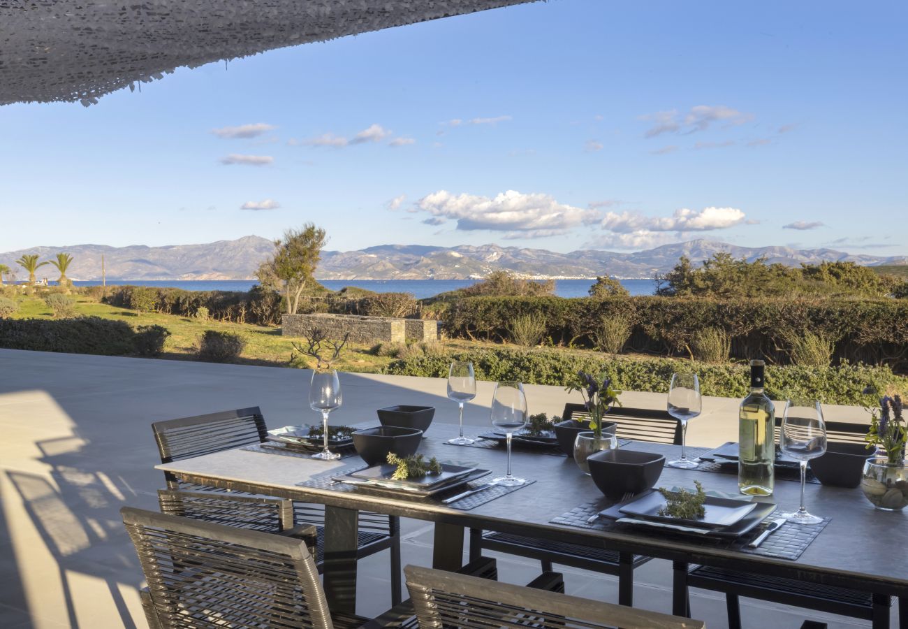 Beachfront Villa in Santa Maria beach
