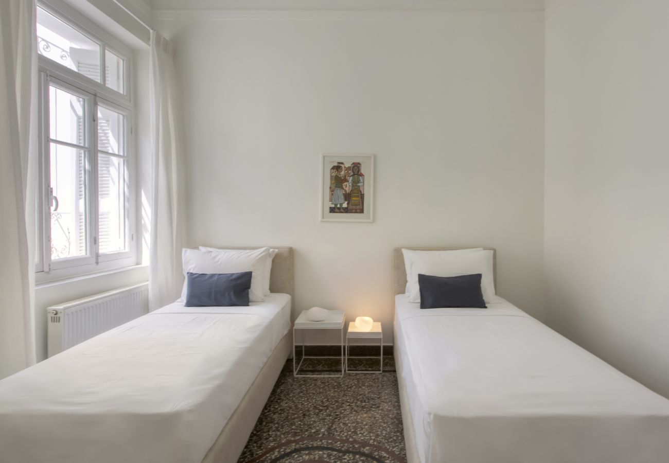 House in Athens - An Enchanting House with a Lush Garden Downtown