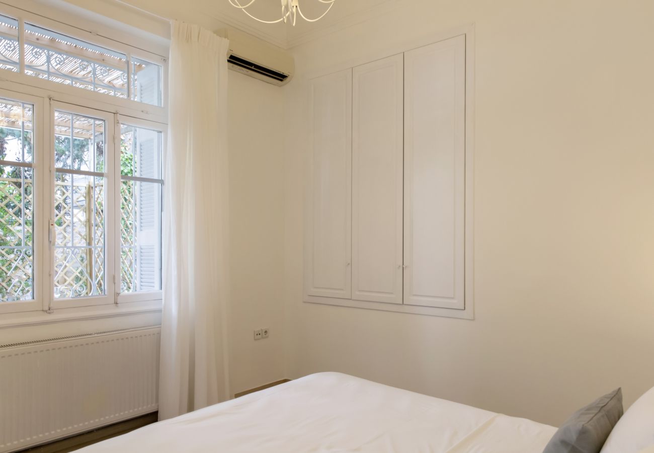 House in Athens - An Enchanting House with a Lush Garden Downtown