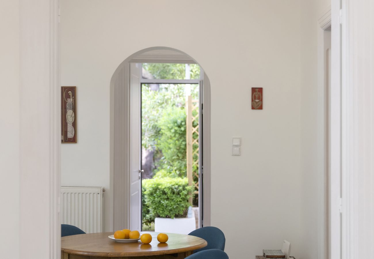 House in Athens - An Enchanting House with a Lush Garden Downtown