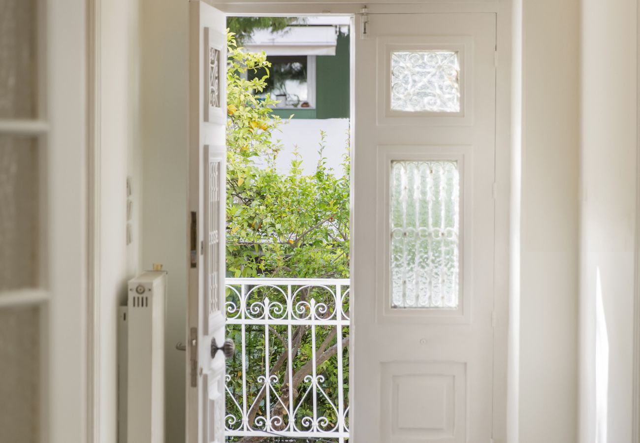 House in Athens - An Enchanting House with a Lush Garden Downtown