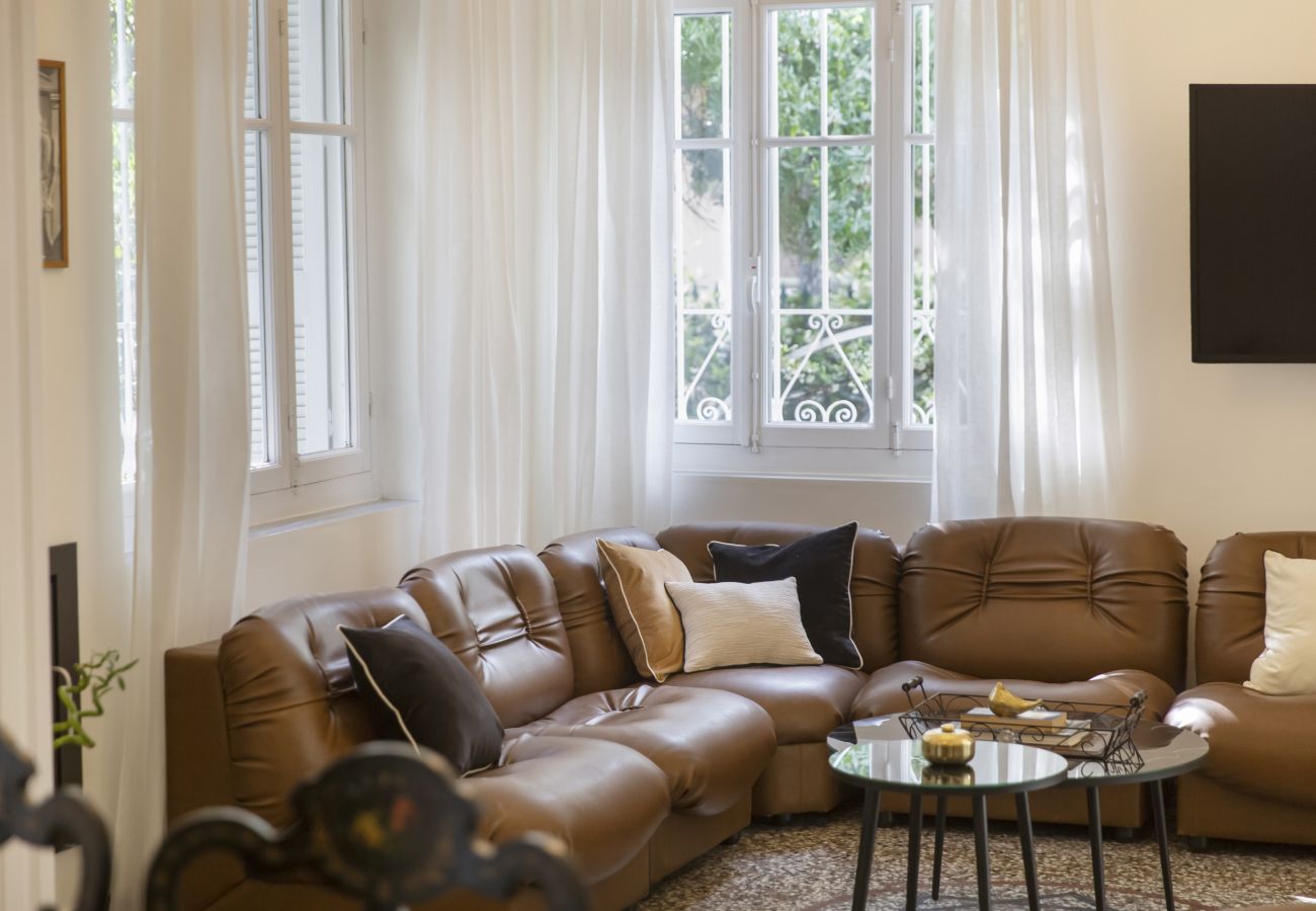 House in Athens - An Enchanting House with a Lush Garden Downtown