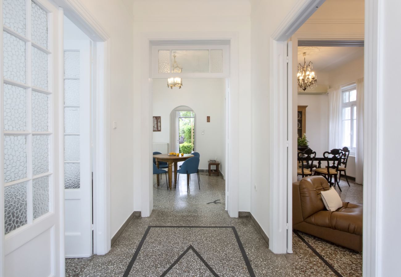 House in Athens - An Enchanting House with a Lush Garden Downtown