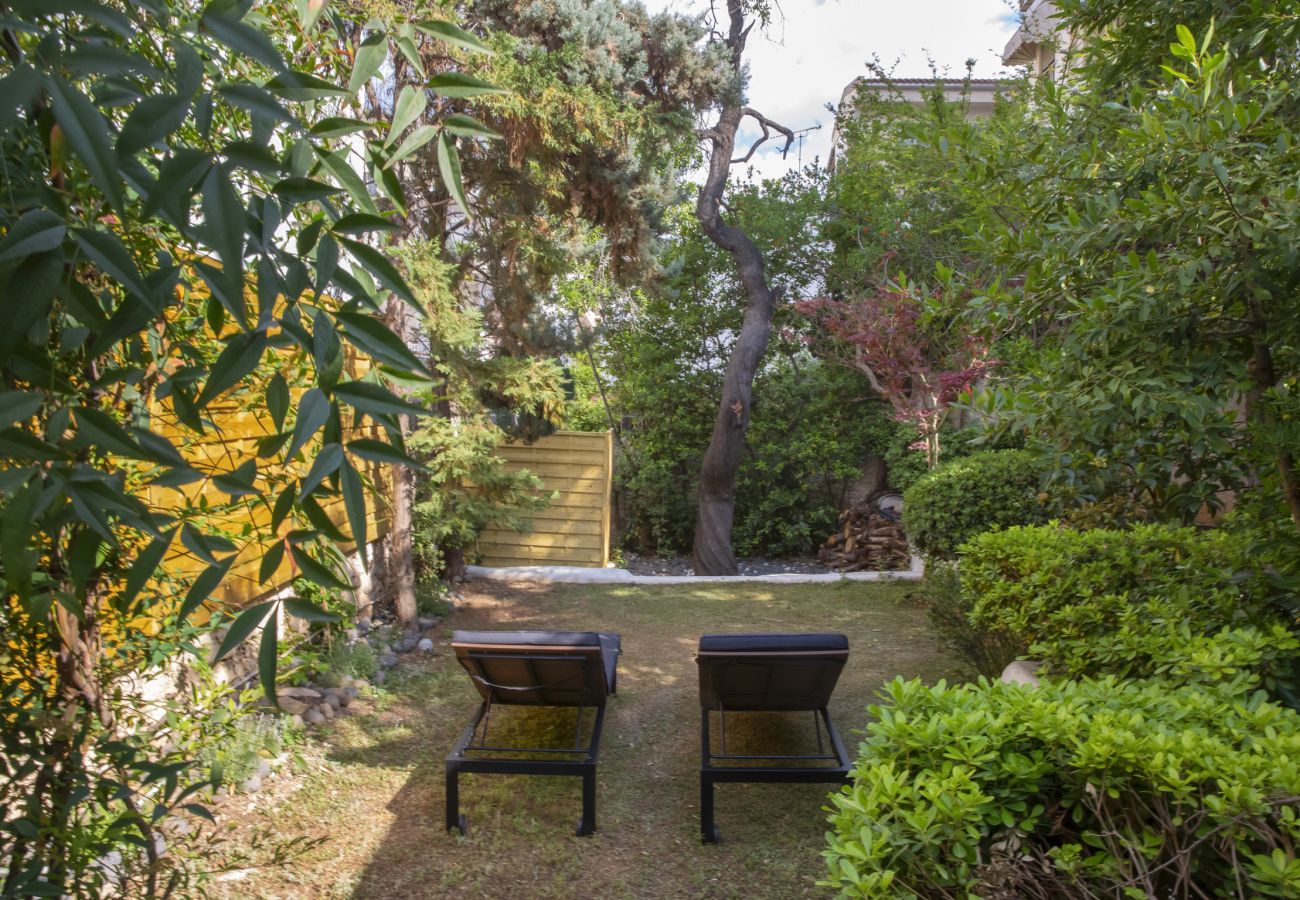 House in Athens - An Enchanting House with a Lush Garden Downtown