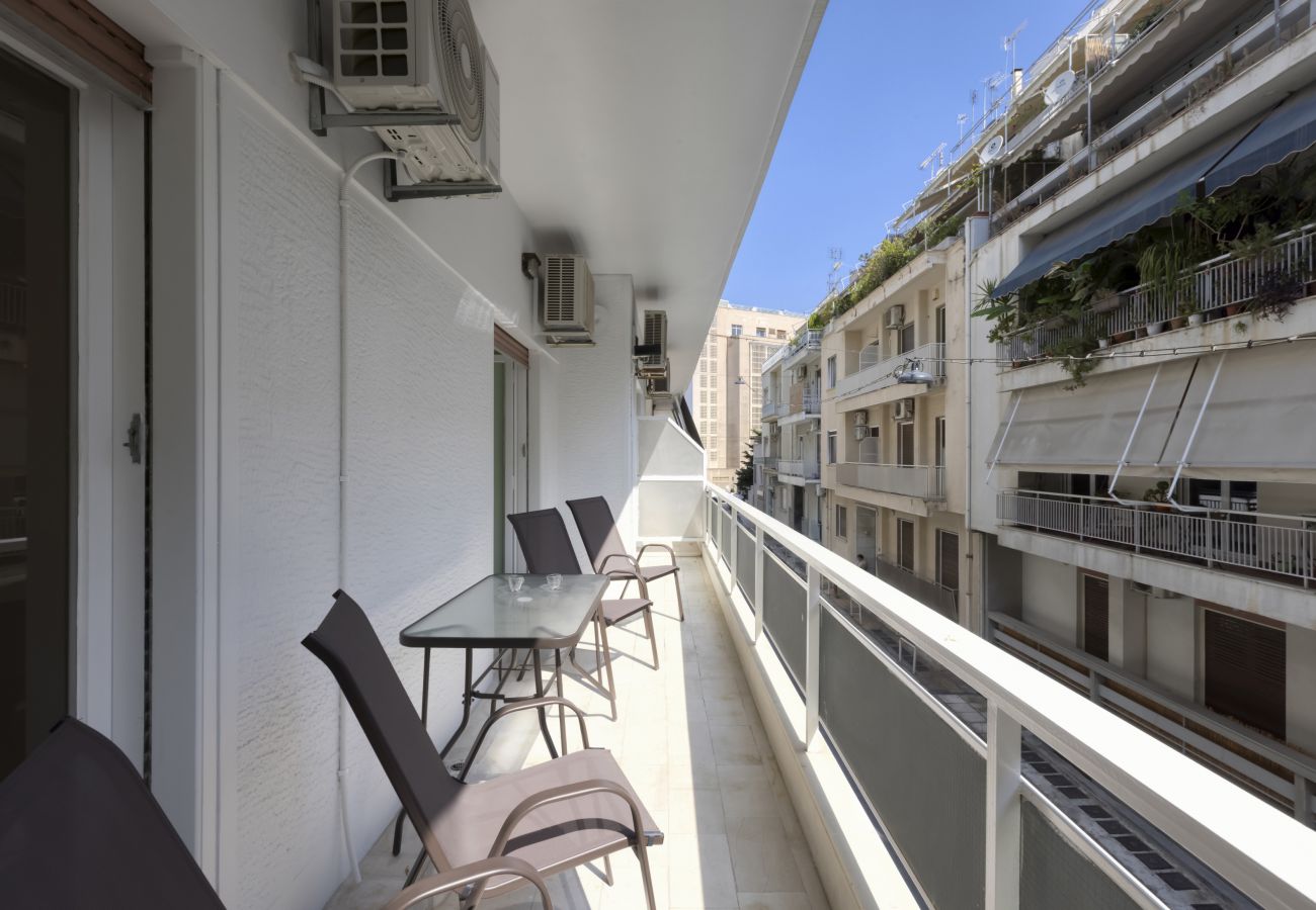 Apartment in Athens - 2 BDR apartment near Mavilli Square