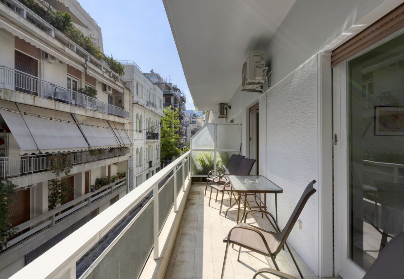Apartment in Athens - 2 BDR apartment near Mavilli Square