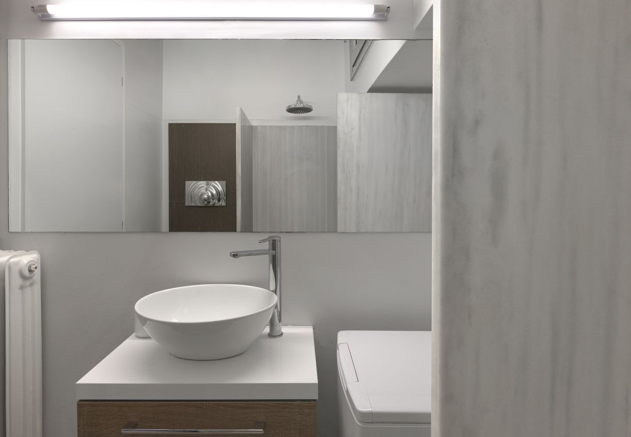 Apartment in Athens - Prime Location in Kolonaki: A Luxurious 1BR Haven