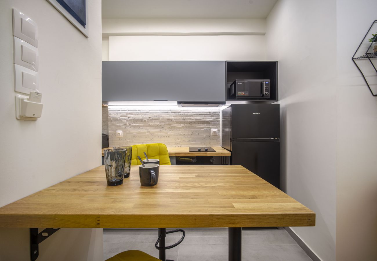 Studio in Athens - Compact Comfort: A “Capsule Studio” in Kolonaki 
