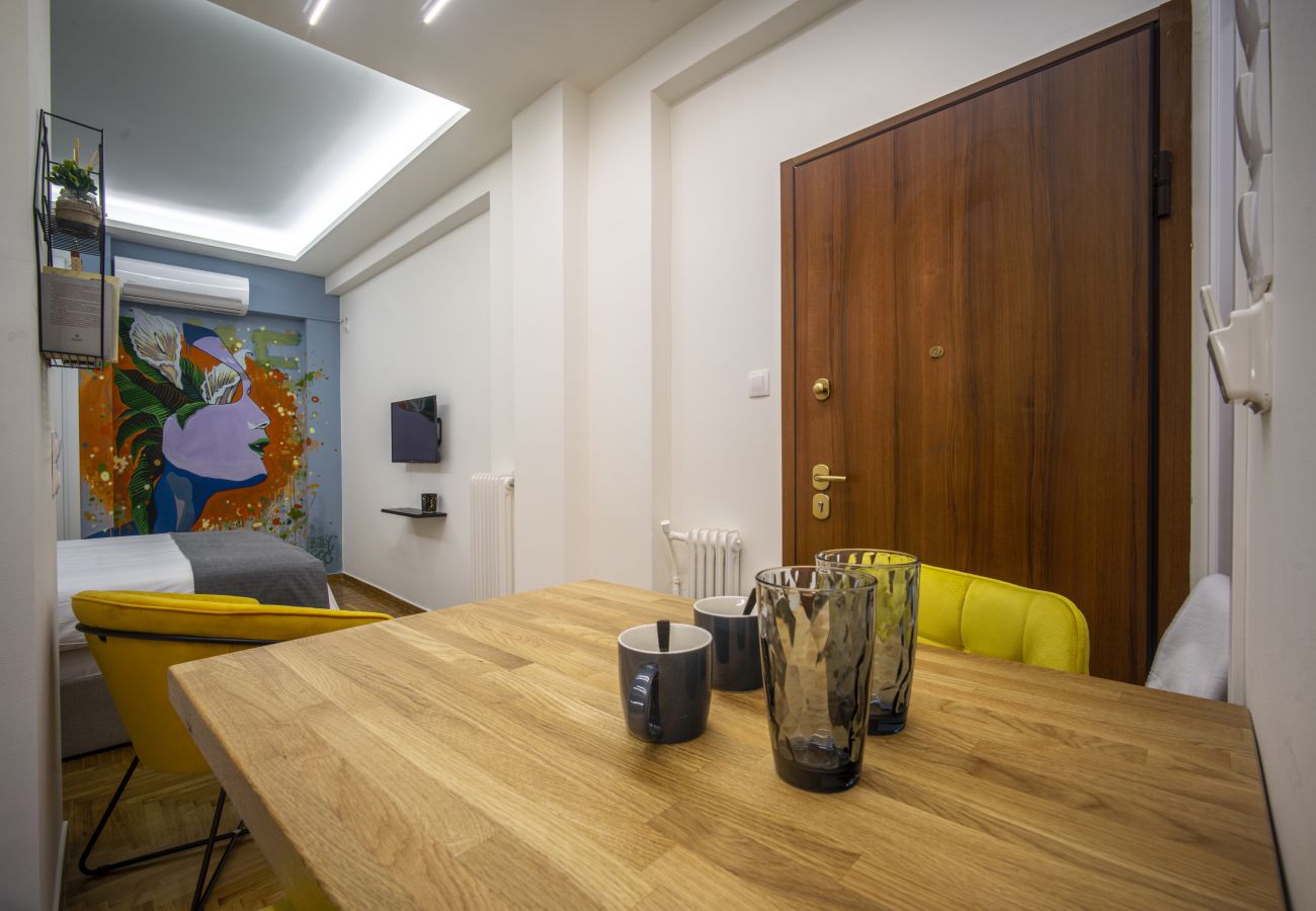 Studio in Athens - Compact Comfort: A “Capsule Studio” in Kolonaki 