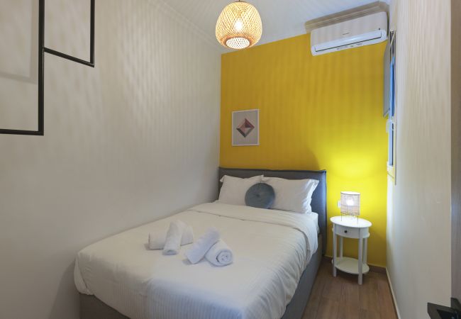 Apartment in Cholargos - Holargos Haven: A Vivid 2BR Retreat.
