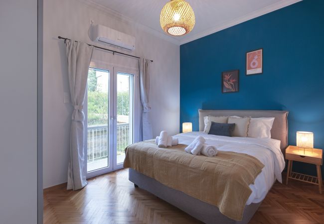 Apartment in Cholargos - Holargos Haven: A Vivid 2BR Retreat.