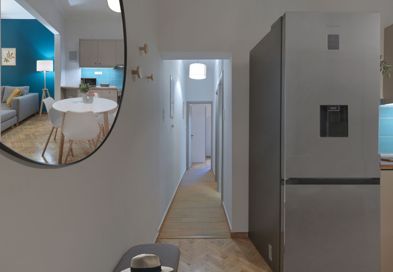 Apartment in Cholargos - Holargos Haven: A Vivid 2BR Retreat.
