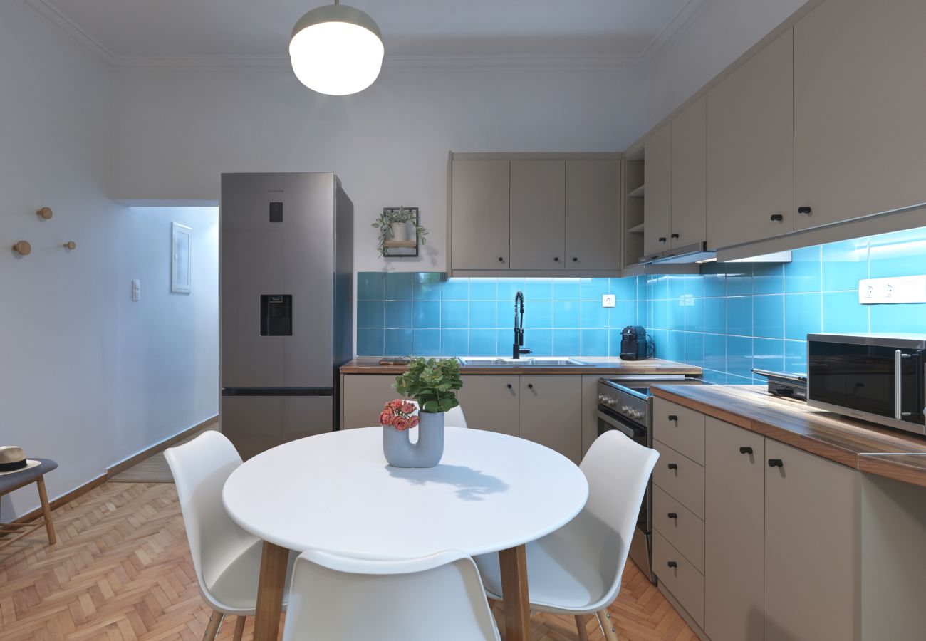 Apartment in Cholargos - Holargos Haven: A Vivid 2BR Retreat.