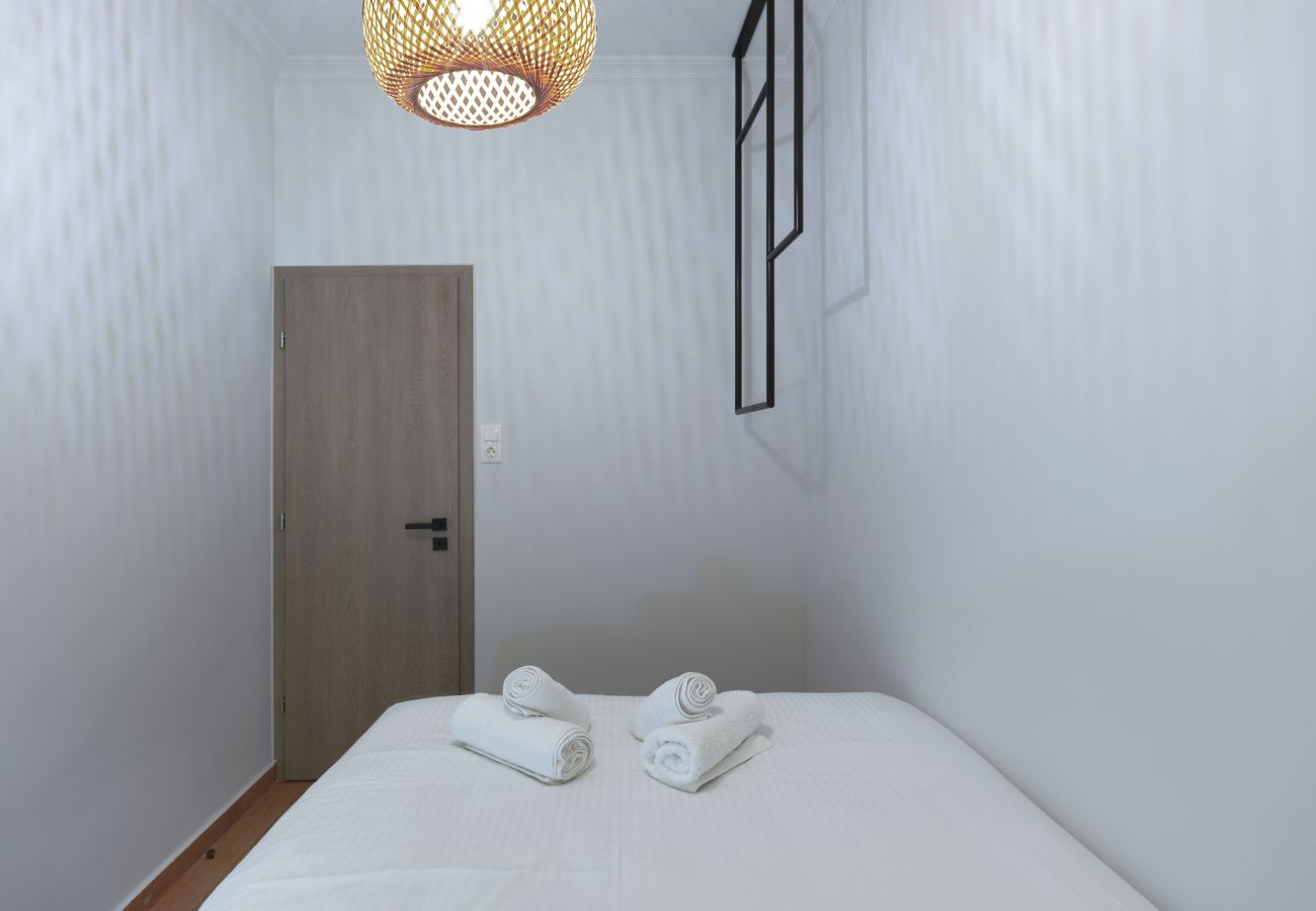 Apartment in Cholargos - Holargos Haven: A Vivid 2BR Retreat.