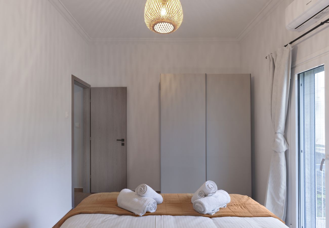 Apartment in Cholargos - Holargos Haven: A Vivid 2BR Retreat.