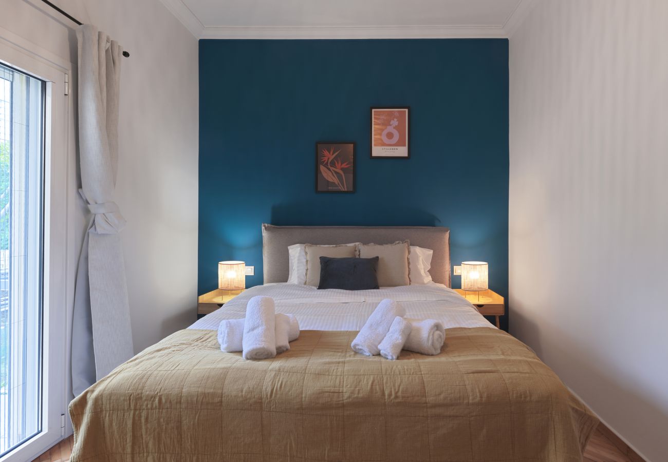 Apartment in Cholargos - Holargos Haven: A Vivid 2BR Retreat.