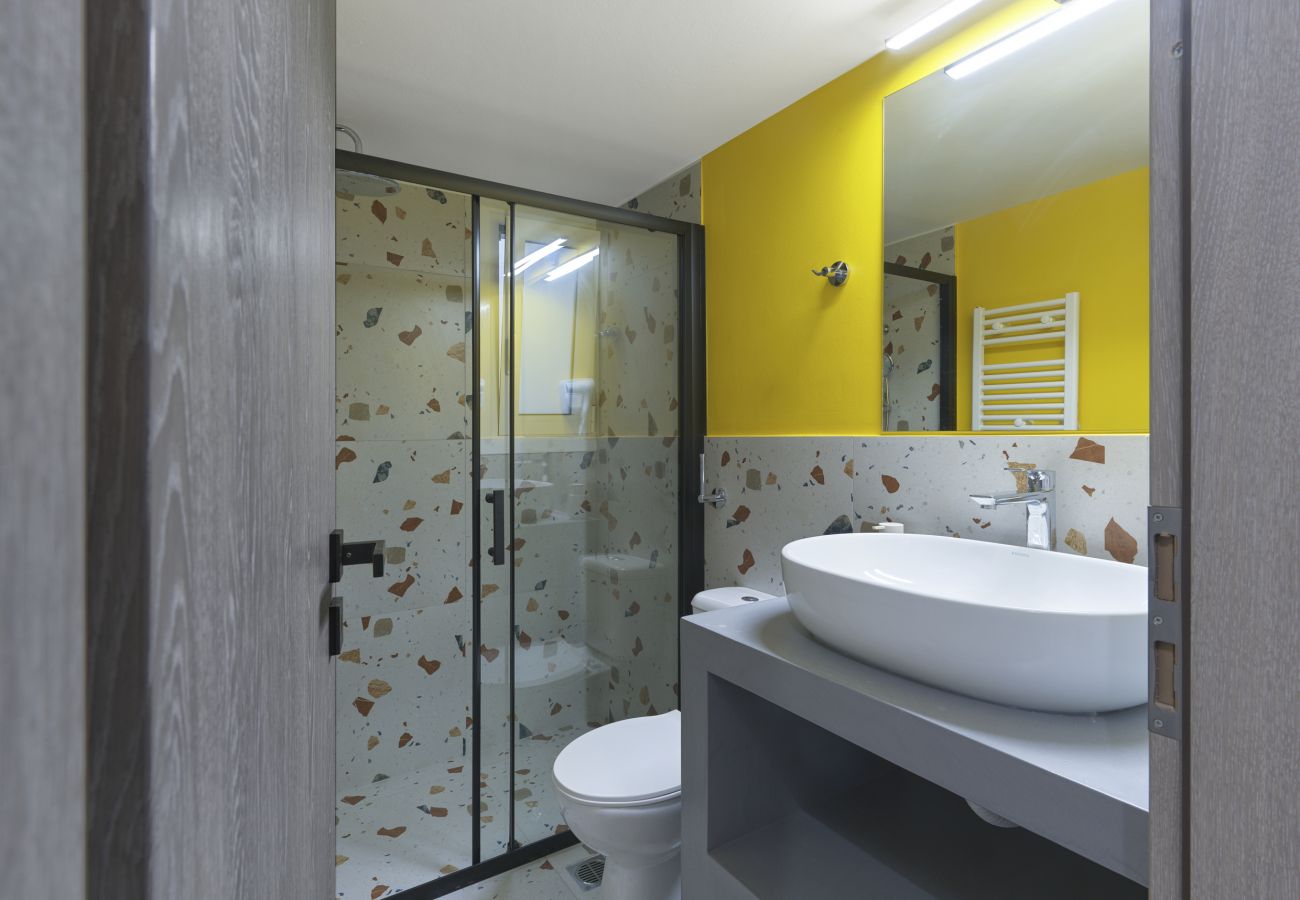 Apartment in Cholargos - Holargos Haven: A Vivid 2BR Retreat.