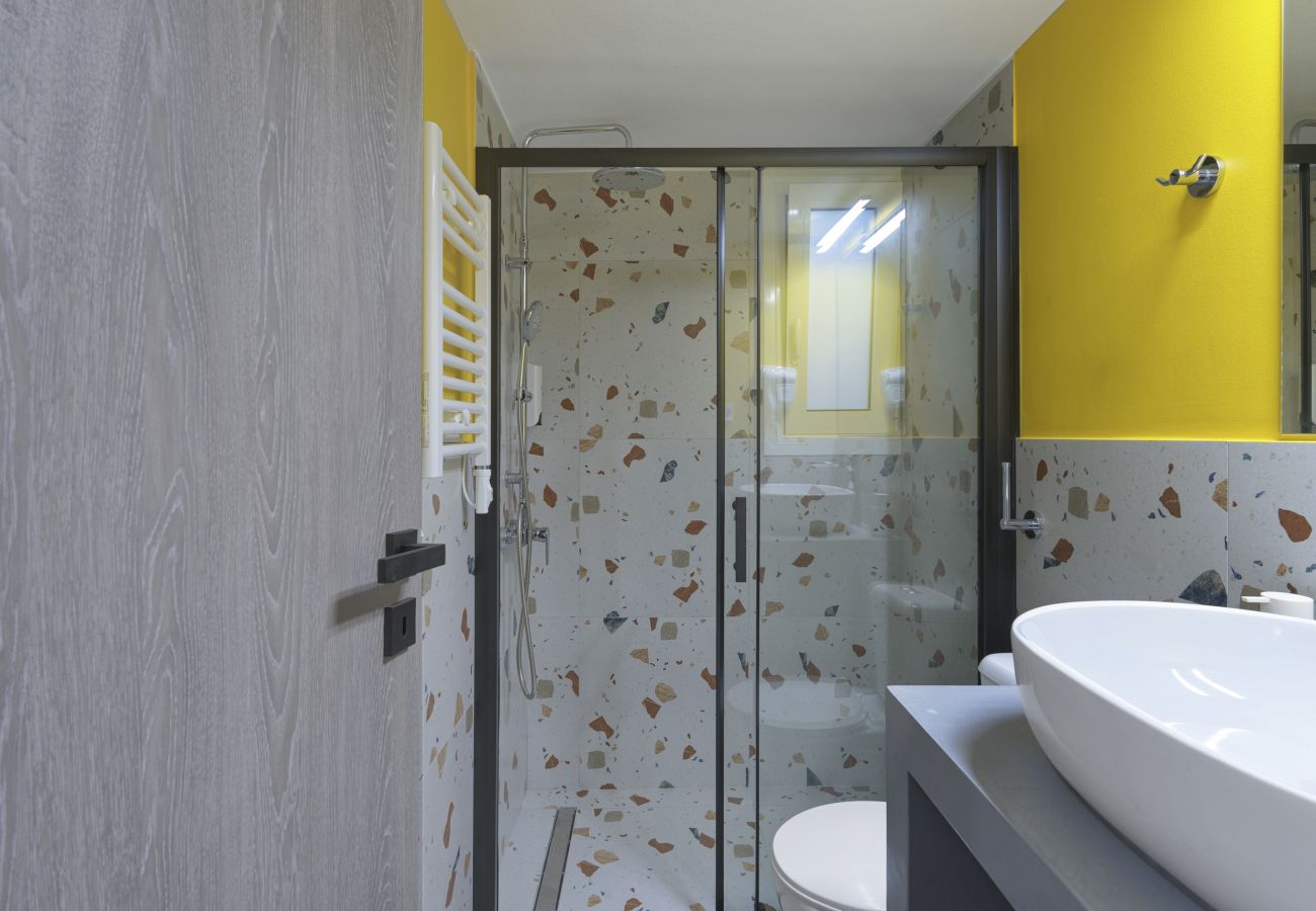 Apartment in Cholargos - Holargos Haven: A Vivid 2BR Retreat.