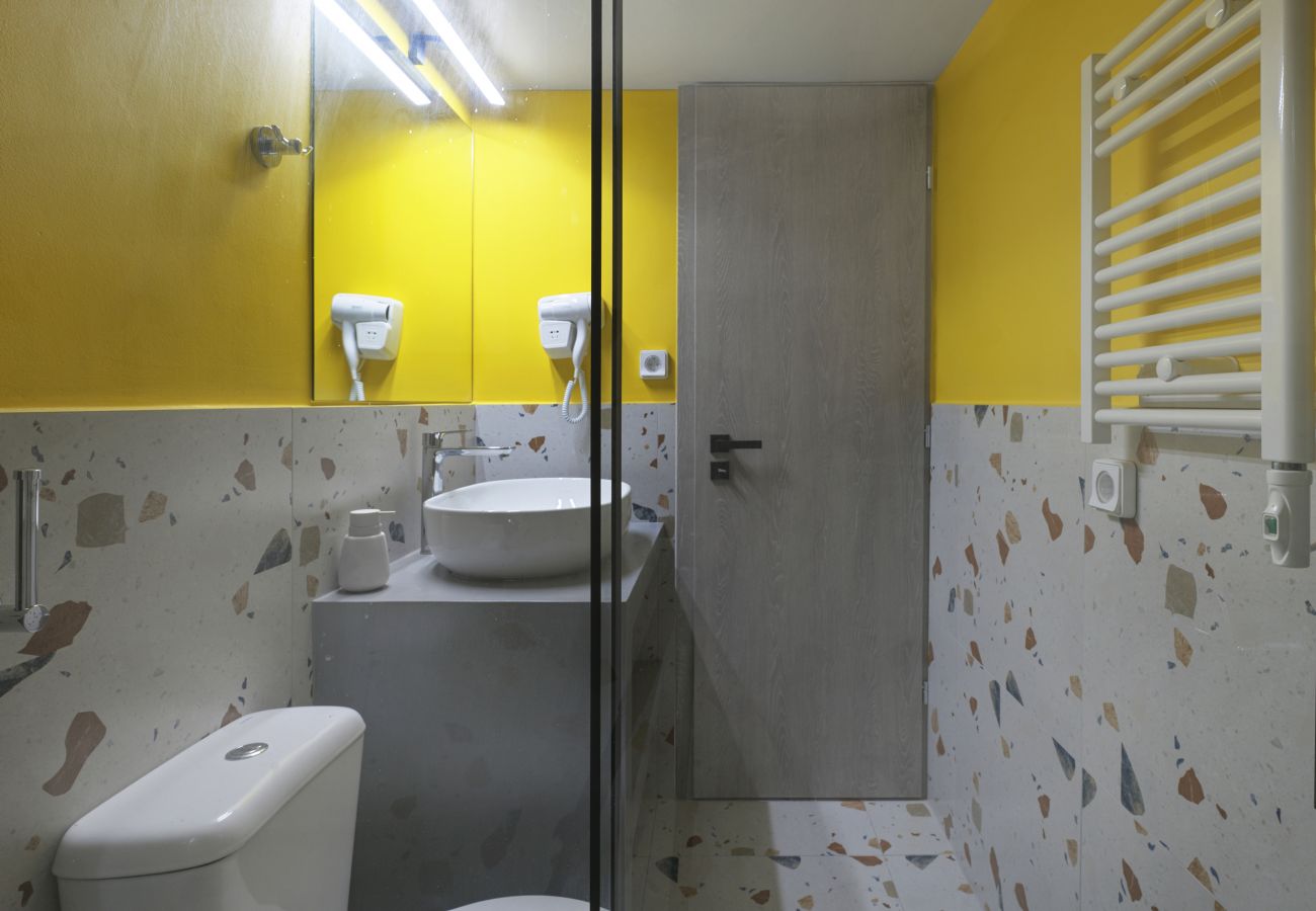 Apartment in Cholargos - Holargos Haven: A Vivid 2BR Retreat.