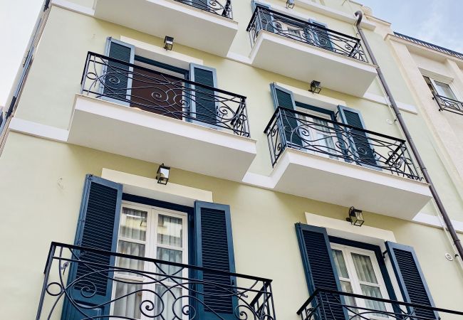 Studio in Athens - 2nd Floor Studio-Goldfish Studio in Athens - 2nd Floor Studio-Goldfish